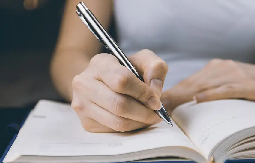 journaling (καταγραφή σκέψεων)